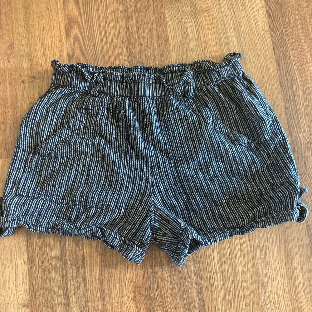 Black and white stripes shorts